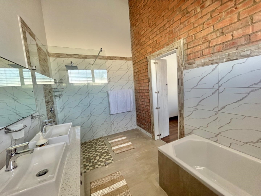 4 Bedroom Property for Sale in Noorsekloof Eastern Cape